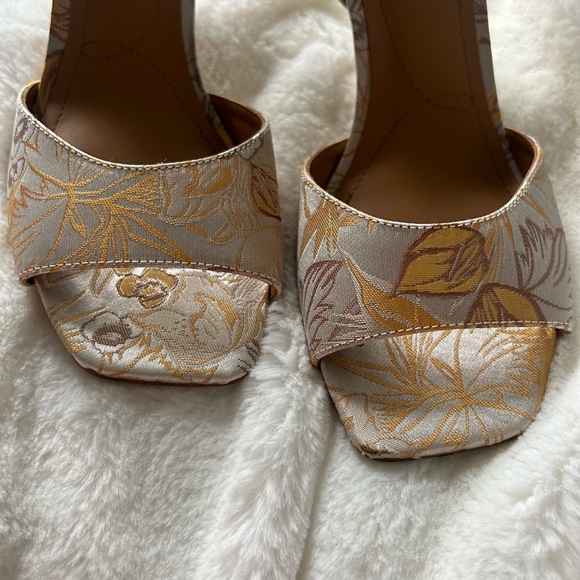 J. RENEE Floral Vaarika Heel in Gold / Taupe - Yellow / White - Picture 5 of 9